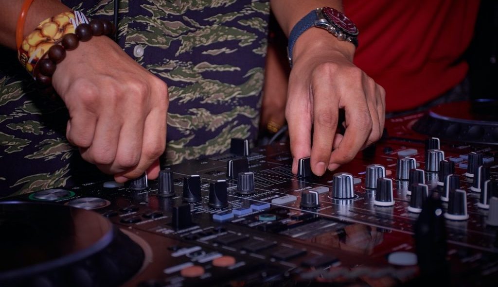best DJ controller cover photo